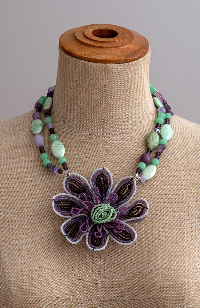 Vintage Beaded Flower Necklace | Hopetown & Hunter